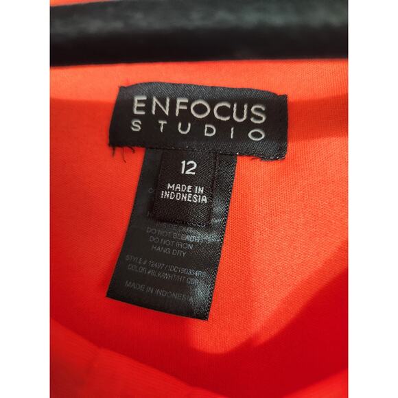 Women's dress - Picture 2 of 3